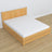 Tweepersoonsbed naturel grenen – poten en basis houten, close-up