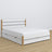 Tweepersoonsbed wit met eiken met lade – houten hoofdeinde, close-up