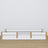 Laag bed wit-eiken – poten en basis houten, close-up