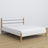 Tweepersoons bed wit-eiken – hoofdeinde houten, close-up op houtskwaliteit