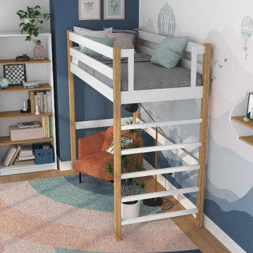 Lit mezzanine blanc-chêne dans la chambre d'enfant – décoration scandinave, en bois