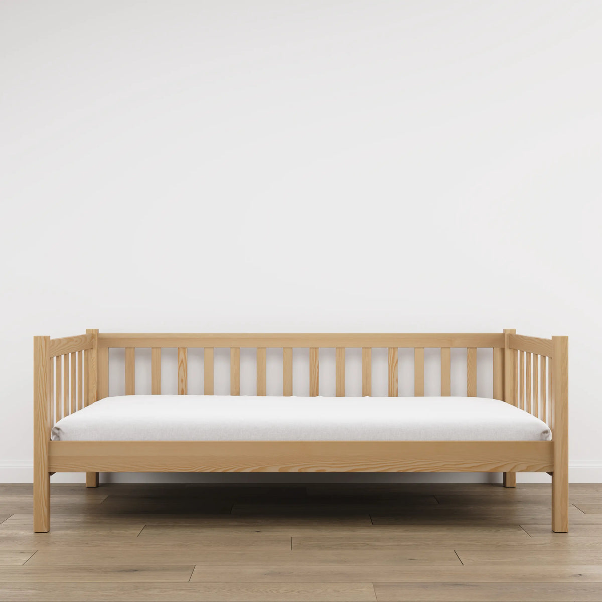 Sofabed houten naturel grenen – zijaanzicht, vorm en verhoudingen van het meubel
