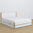 Tweepersoonsbed wit met eiken met lade – houten hoofdeinde, close-up