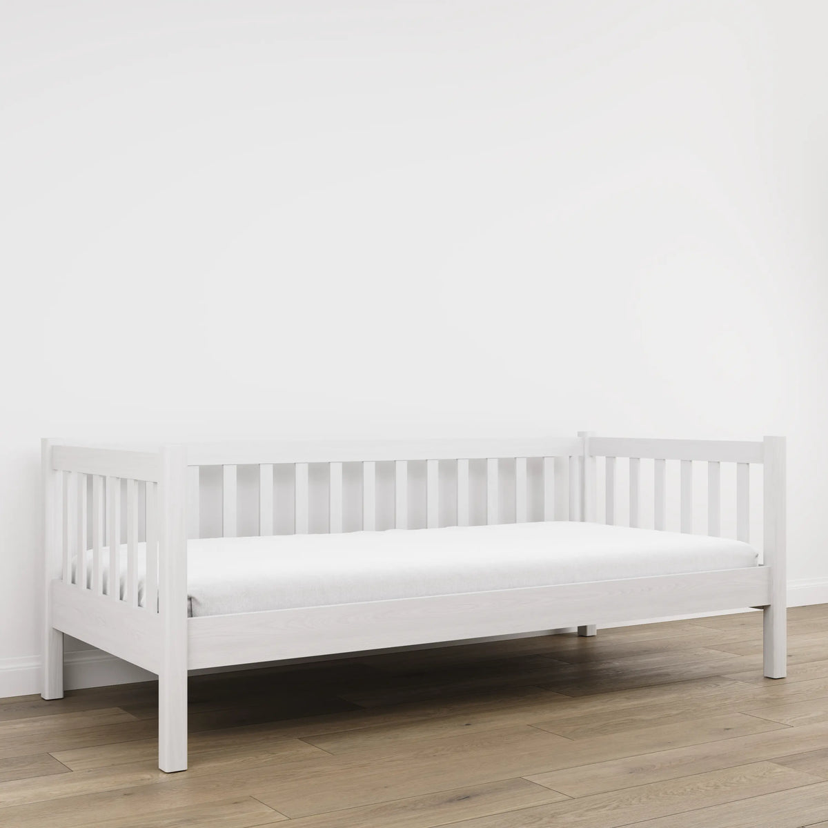Slaapbank wit – zijbedhek houten, veiligheid voor kinderen