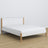 Tweepersoons bed wit-eiken – hoofdeinde houten, close-up op houtskwaliteit