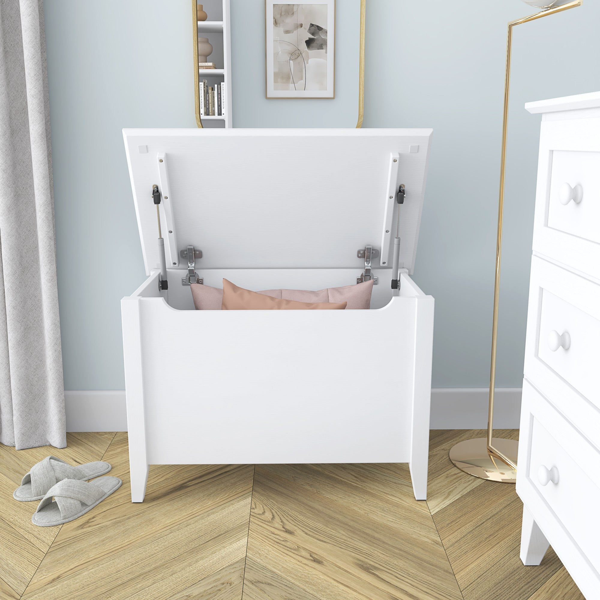 Chest wooden white – lid edge and rim, finishing details